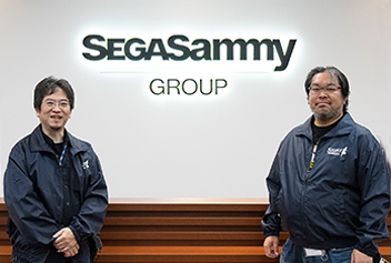 （左から）セガサミーホールディングス株式会社 ITソリューション本部 プラットフォーム部 グローバルセキュリティ推進室 田辺 由嗣氏、ITソリューション本部 プラットフォーム部 グローバルセキュリティ推進室 プロフェッショナル 佐藤 正博氏